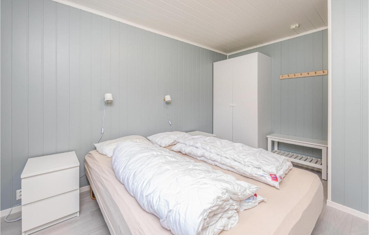 Cozy Home In Fjaerland With House A Mountain View Exterior photo