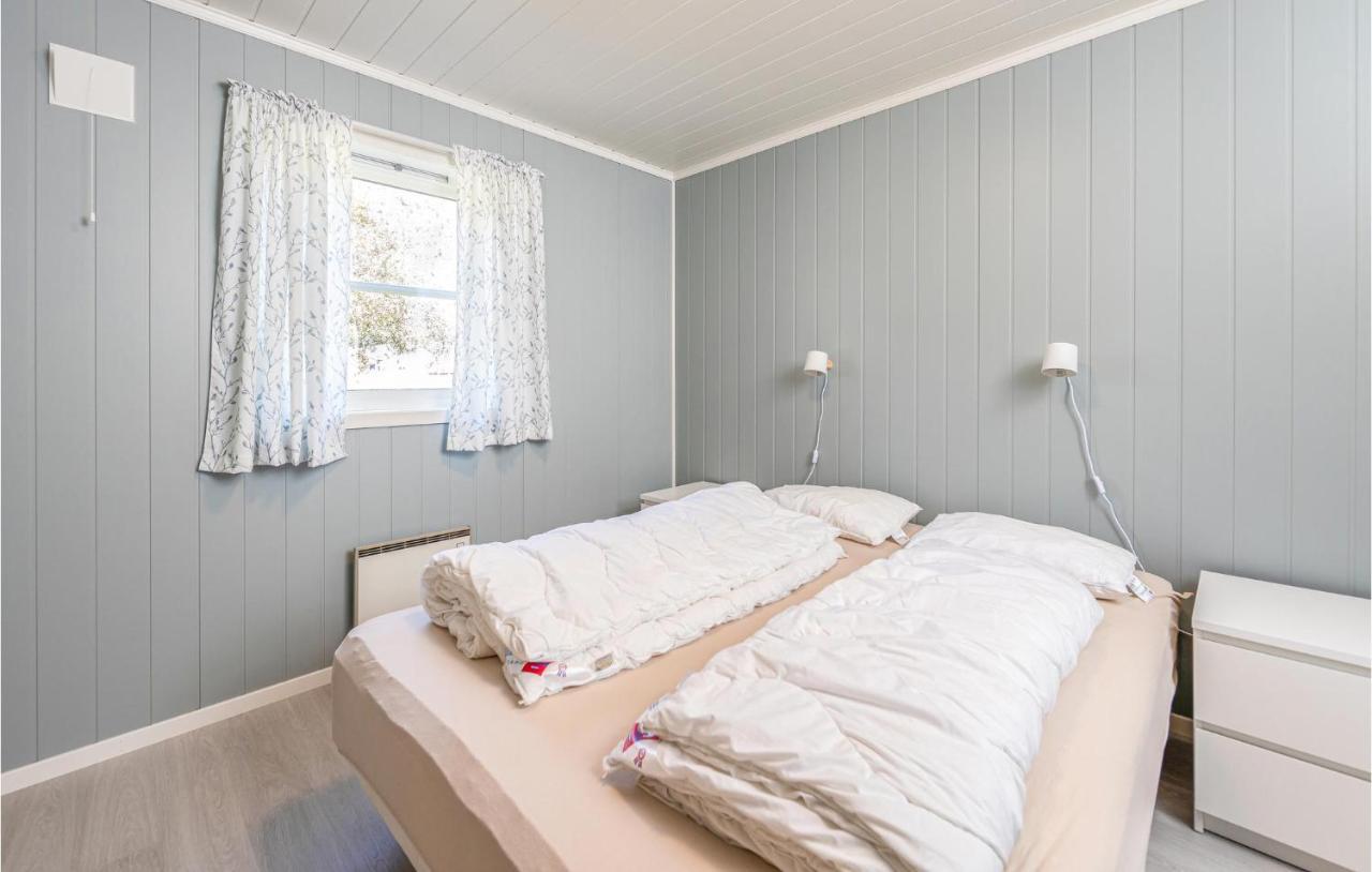 Cozy Home In Fjaerland With House A Mountain View Exterior photo